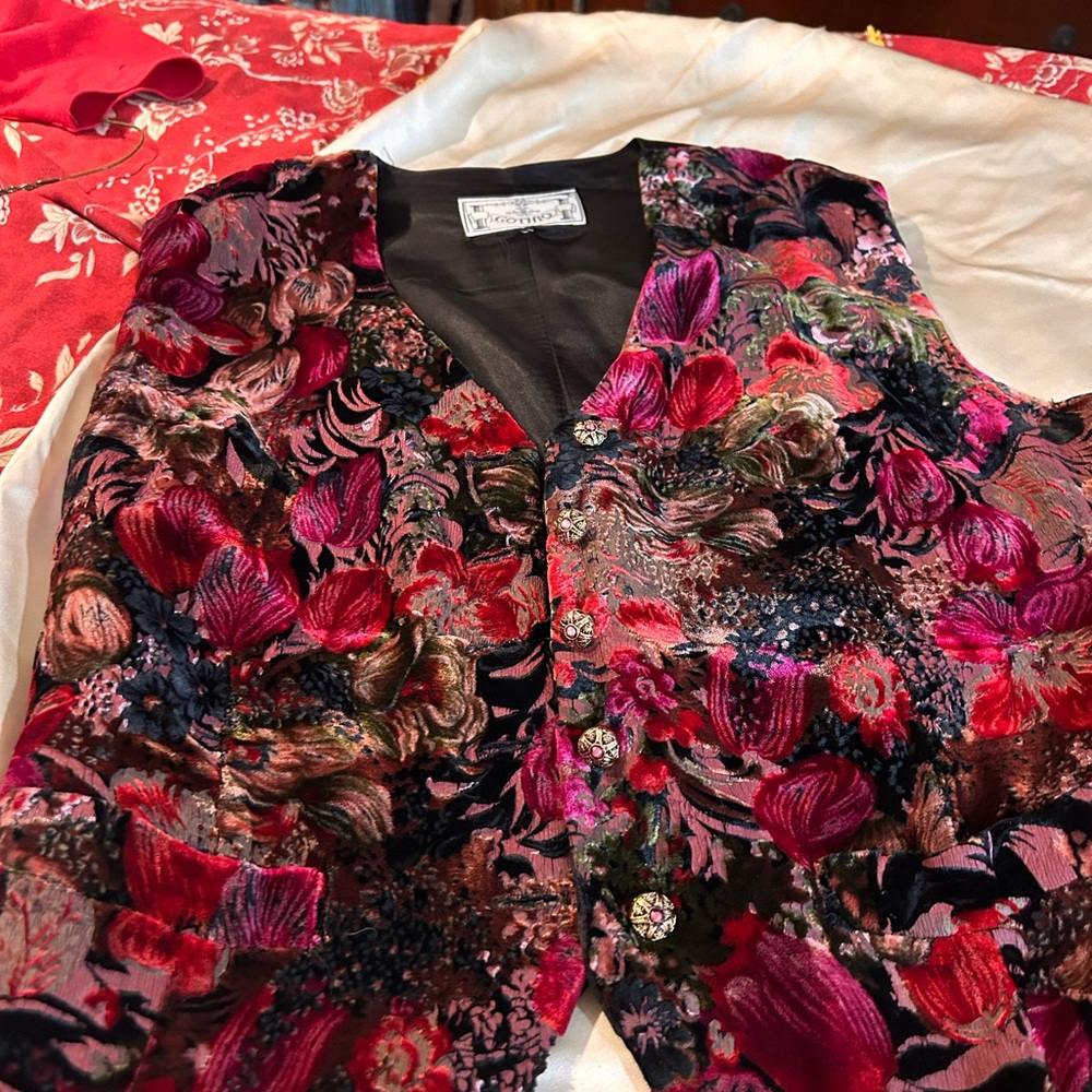 Fabulous velvet flowered vest from Paris!!!